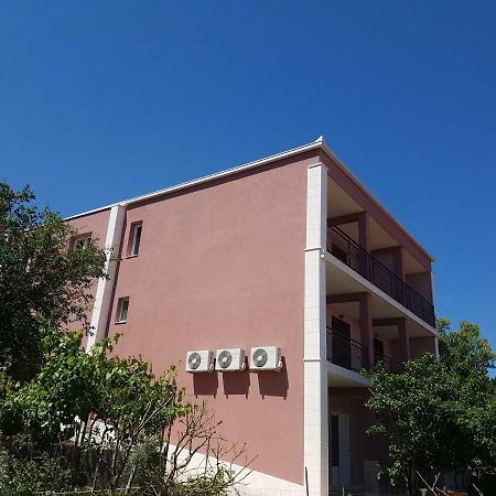 Apartments Indira II Loviste Exterior photo