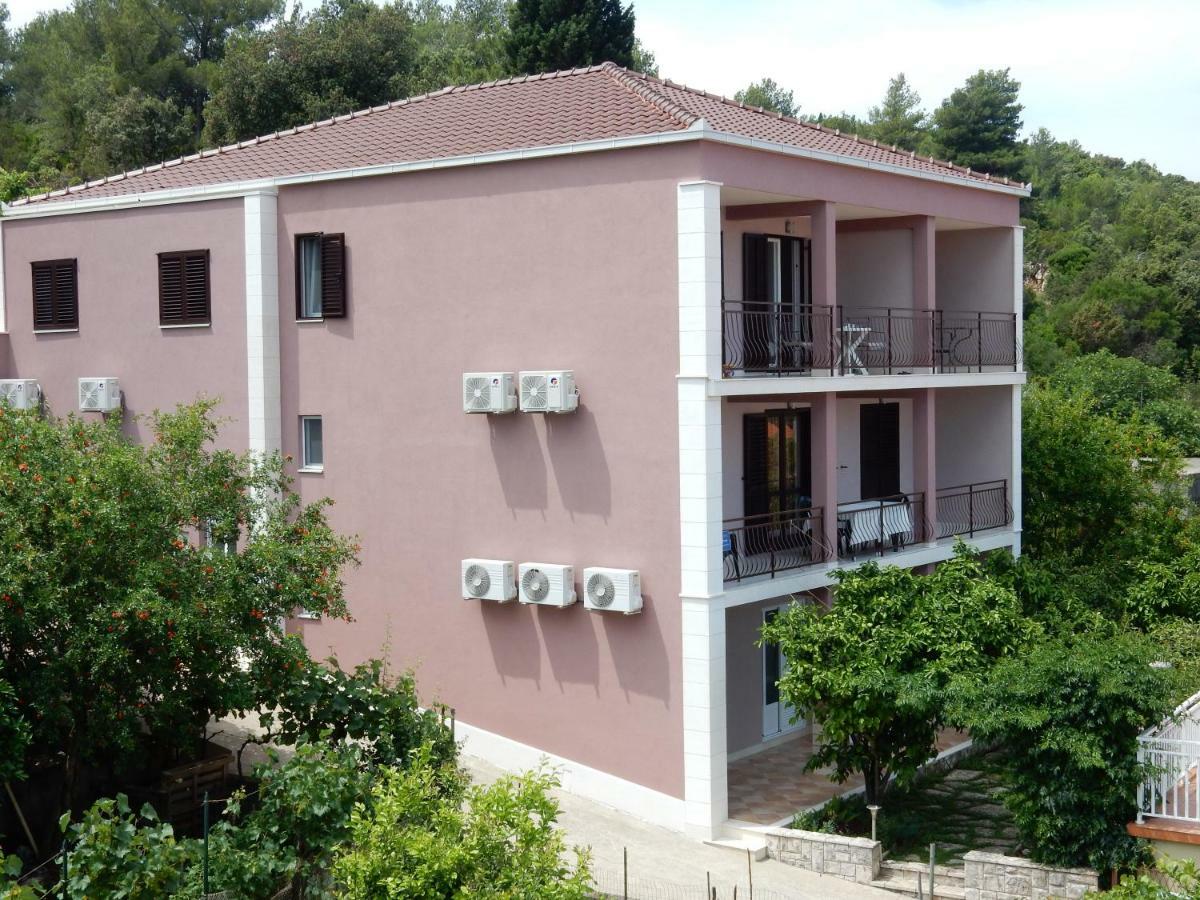 Apartments Indira II Loviste Exterior photo